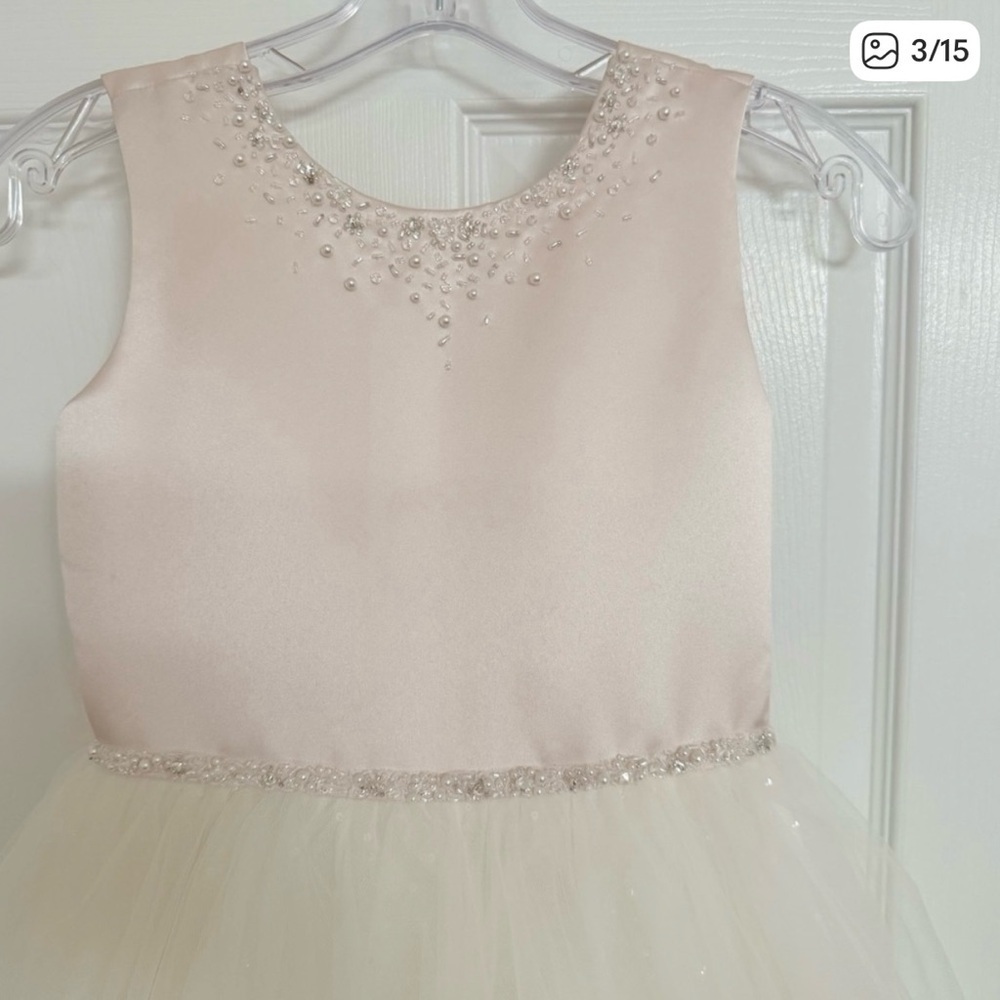 Stunning Joan Calabrese for Mon Cherri Flower Girl Dress in Ivory/Petal size 7 - Picture 4 of 15